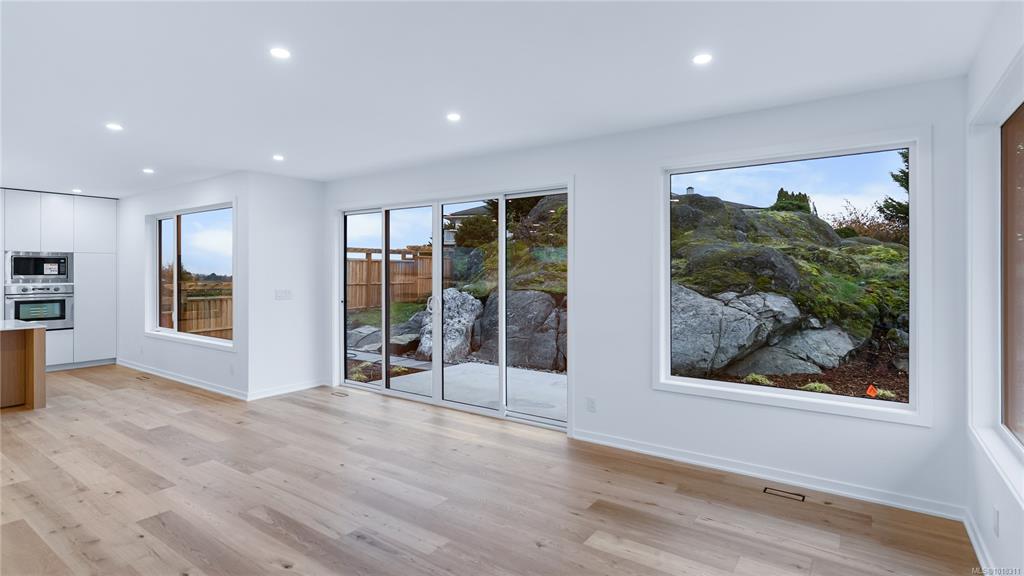 Fourth View of 3700 Kootenay Pl, Saanich, BC, V8P 2G2