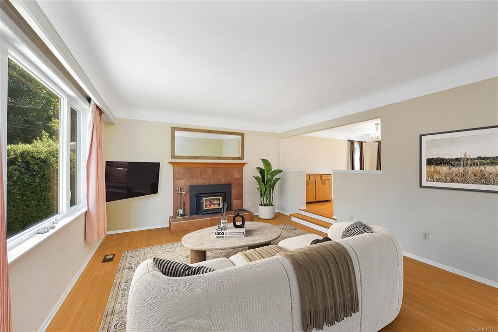 Fourth View of 984 Brighton Cres, Victoria, BC, V8S 2G5