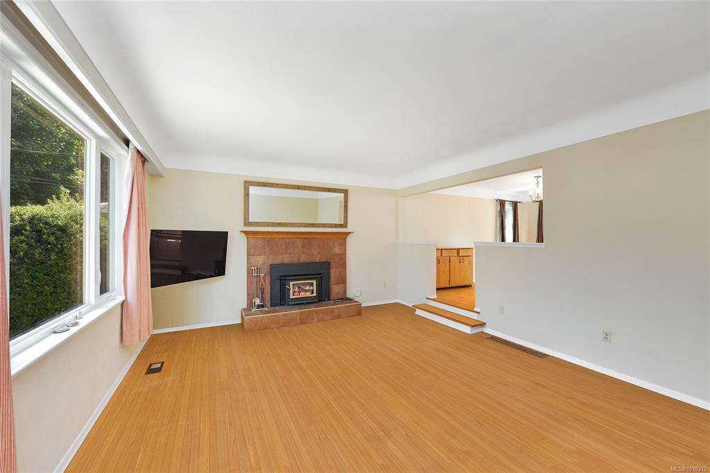 Fifth View of 984 Brighton Cres, Victoria, BC, V8S 2G5