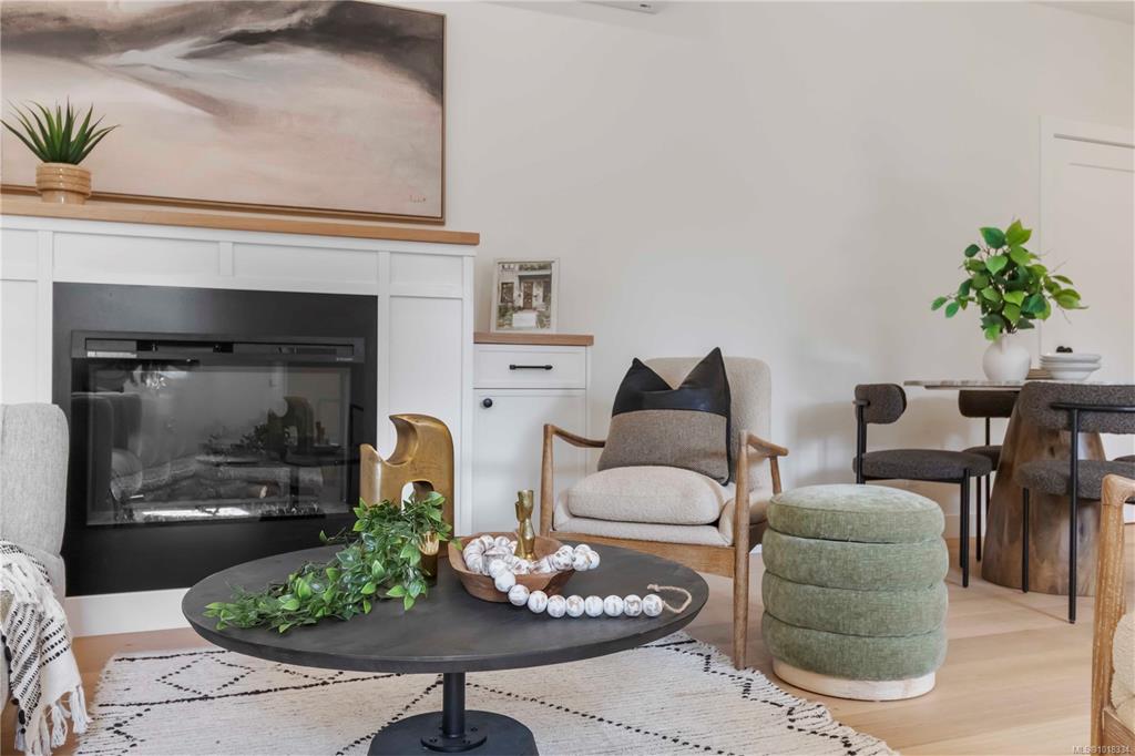 Fifth View of 633 Belton Ave, Kindred, Victoria, BC, V9A 2Z5