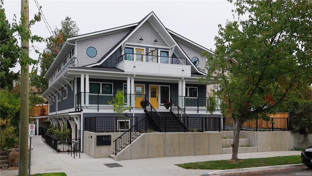 Second View of 633 Belton Ave, Kindred, Victoria, BC, V9A 2Z5