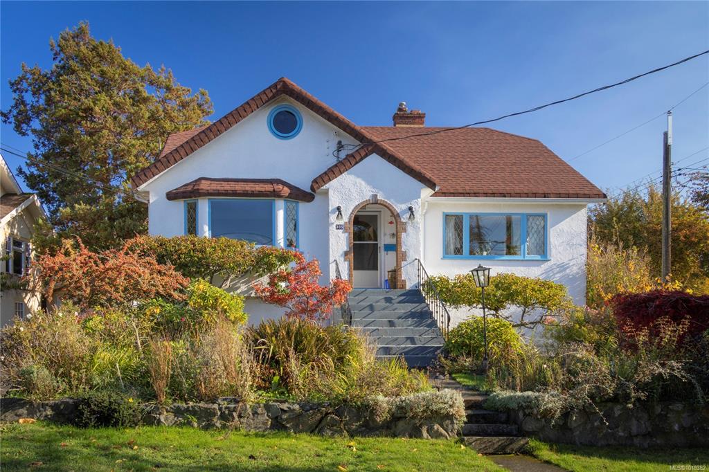 Second View of 305 Linden Ave, Victoria, BC, V8V 4E8