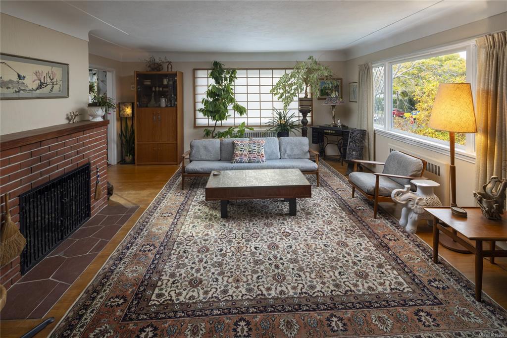 Third View of 305 Linden Ave, Victoria, BC, V8V 4E8