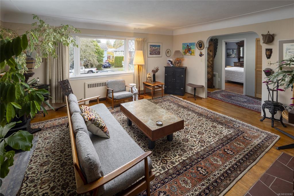 Fourth View of 305 Linden Ave, Victoria, BC, V8V 4E8