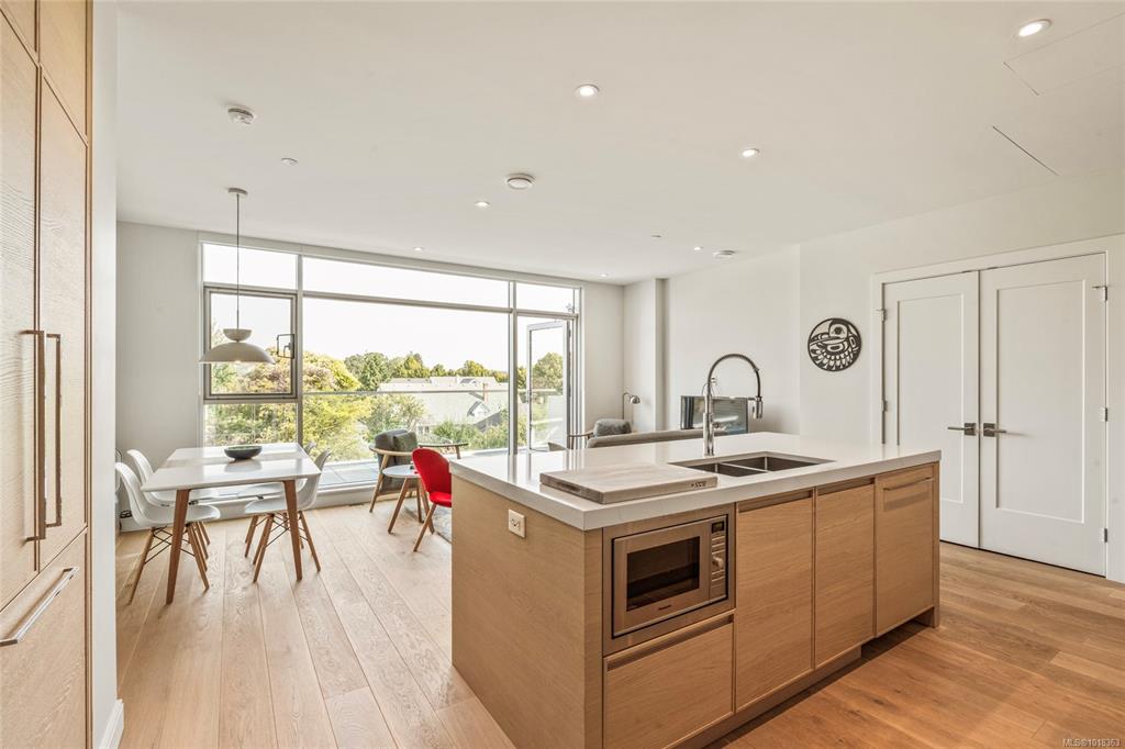 Third View of 1916 Oak Bay Ave, Redfern, Victoria, BC, V8R 1C7