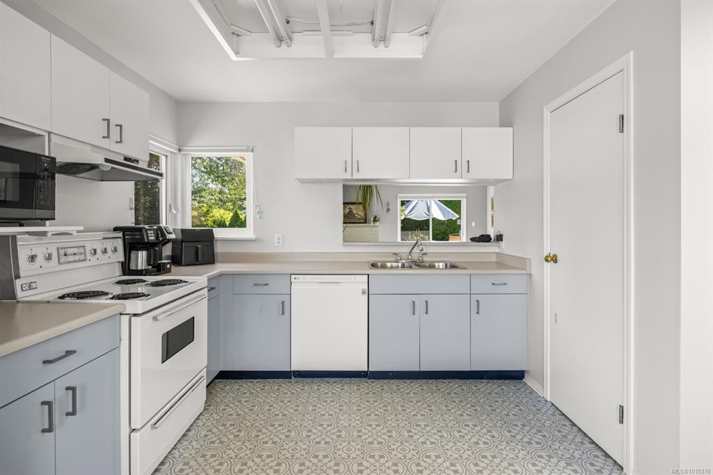 Fifth View of 4120 Interurban Rd, Meadowlark Place, Saanich, BC, V8Z 6W7