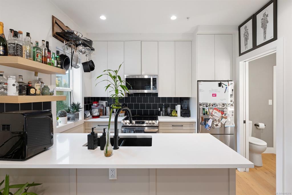 Third View of 937 Colville Rd, The Azure, Esquimalt, BC, V9A 4P4