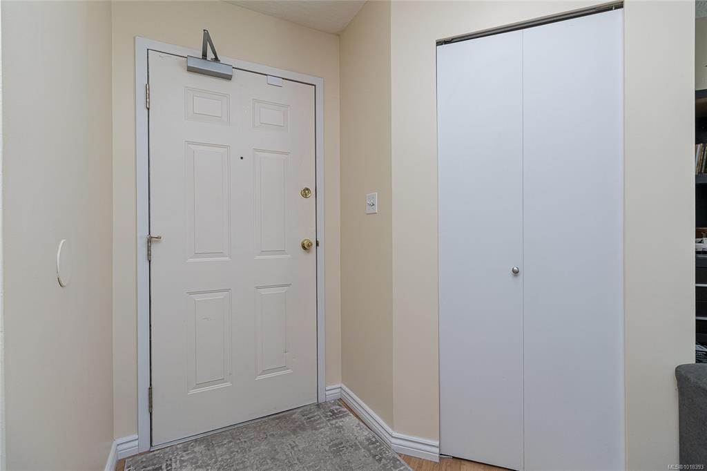 Third View of 3460 Quadra St, Camberly Court, Saanich, BC, V8X 1G6