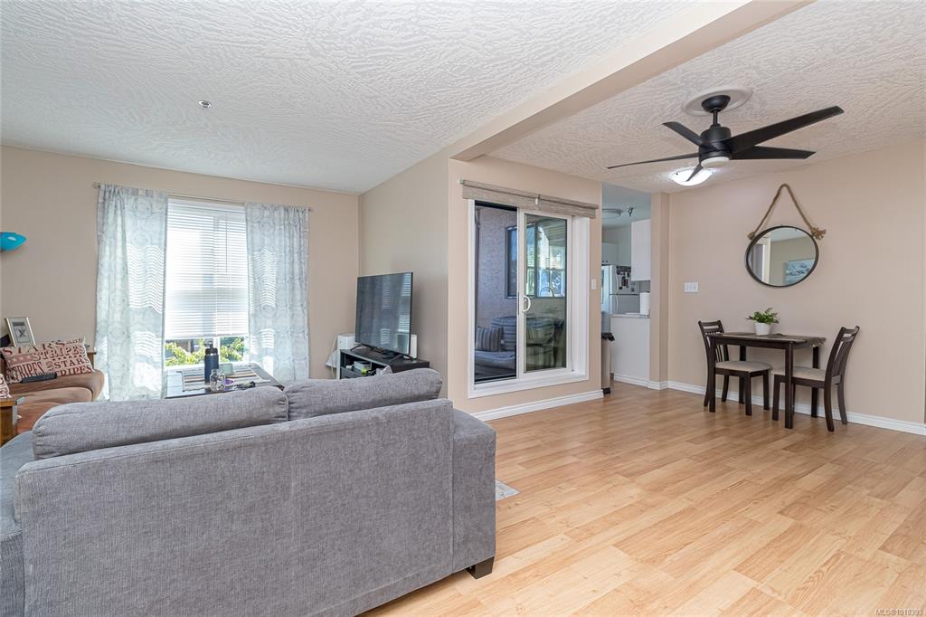 Fifth View of 3460 Quadra St, Camberly Court, Saanich, BC, V8X 1G6