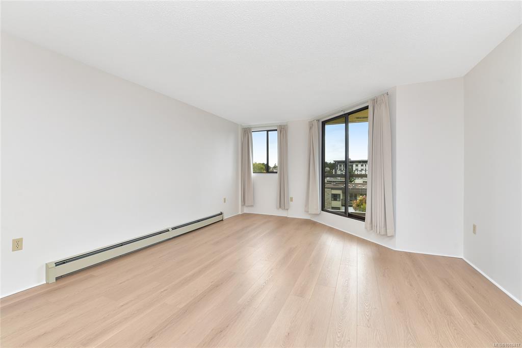 Fourth View of 1745 Leighton Rd, Harrington House, Victoria, BC, V8R 6R6