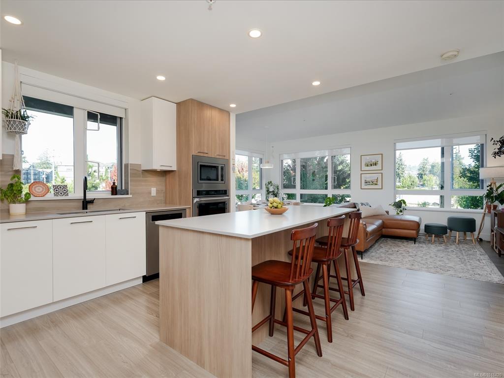 960 Reunion Ave, 1018420, BC,