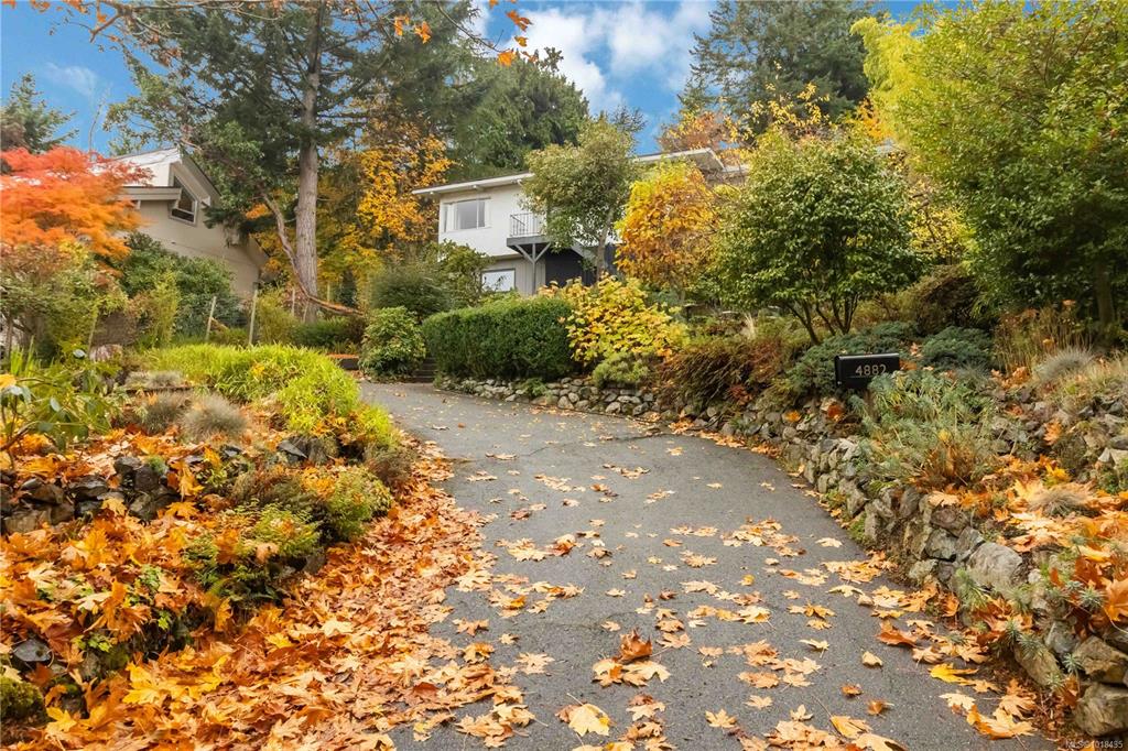 Third View of 4882 Lochside Dr, Saanich, BC, V8Y 2E4