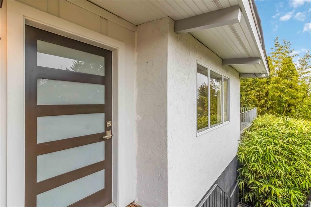 Fourth View of 4882 Lochside Dr, Saanich, BC, V8Y 2E4