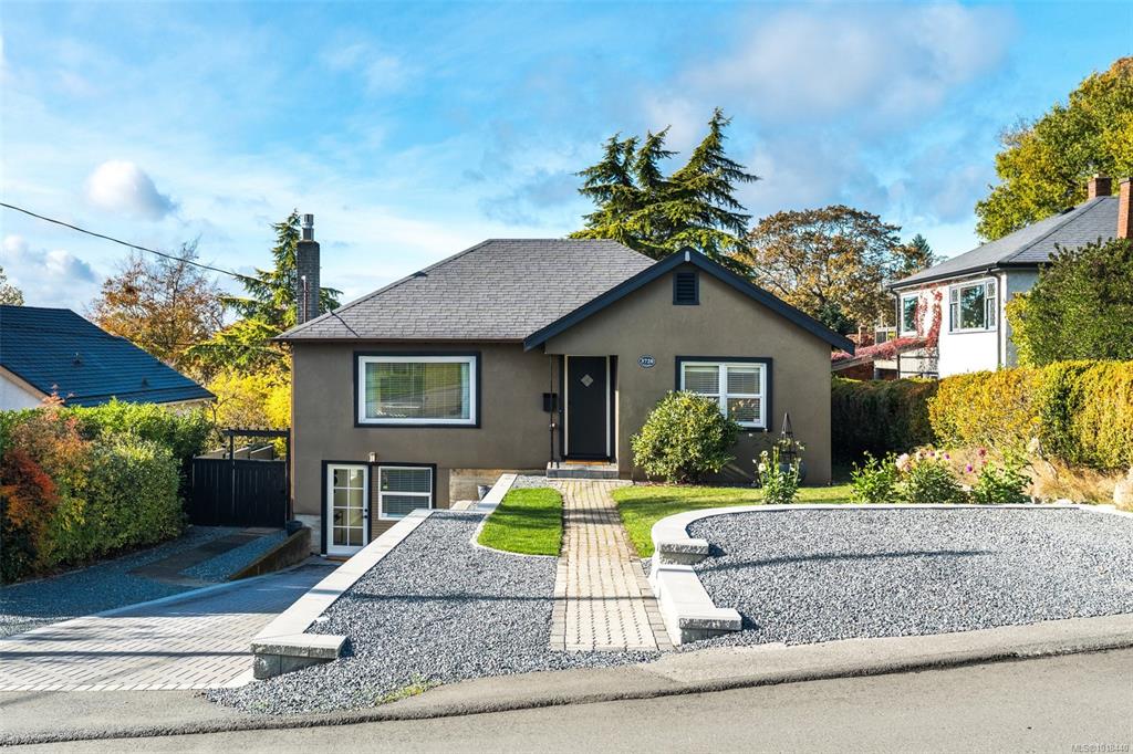 3720 Winston Cres, 1018440, BC,