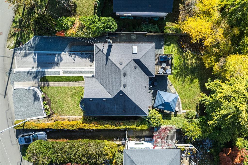 Fifth View of 3720 Winston Cres, Saanich, BC, V8X 1S1