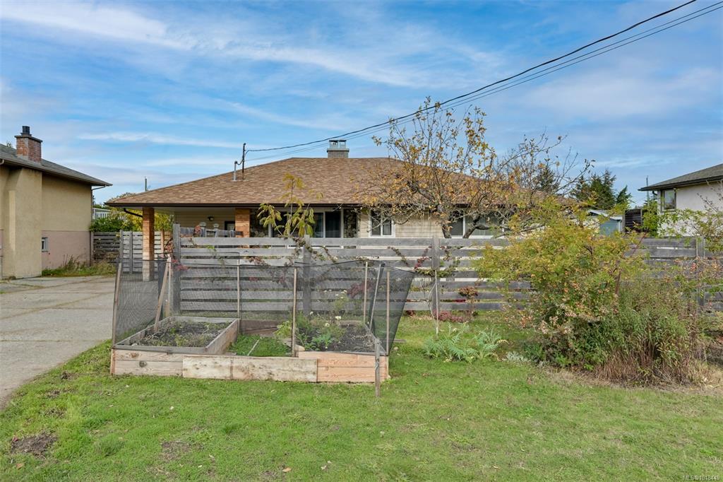 Third View of 1680 Sheridan Ave, Saanich, BC, V8P 3B3