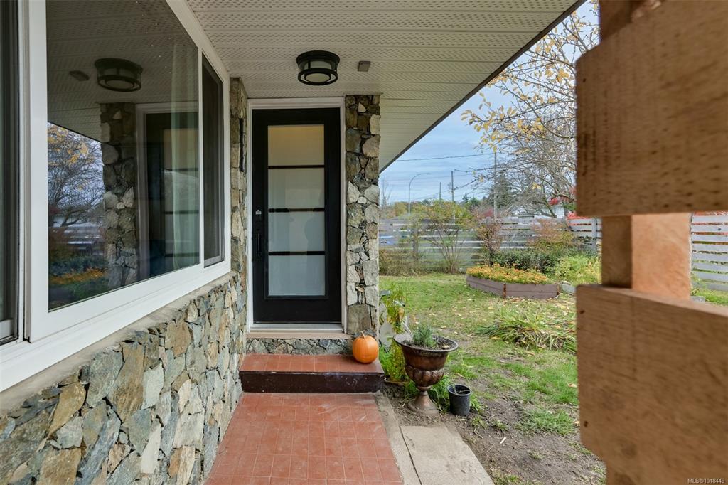 Fourth View of 1680 Sheridan Ave, Saanich, BC, V8P 3B3