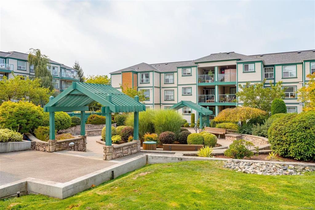 Fourth View of 898 Vernon Ave, Chelsea Green, Saanich, BC, V8X 2W6