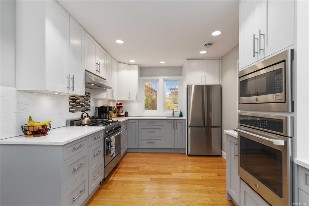 Third View of 2200 Kinross Ave, Oak Bay, BC, V8R 2N5