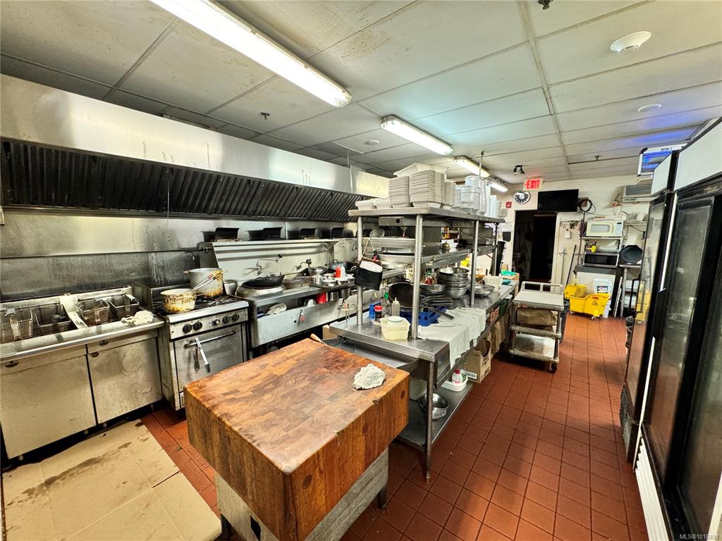 Fourth View of 1551 Cedar Hill Cross Rd, Saanich, BC, V8P 3E6