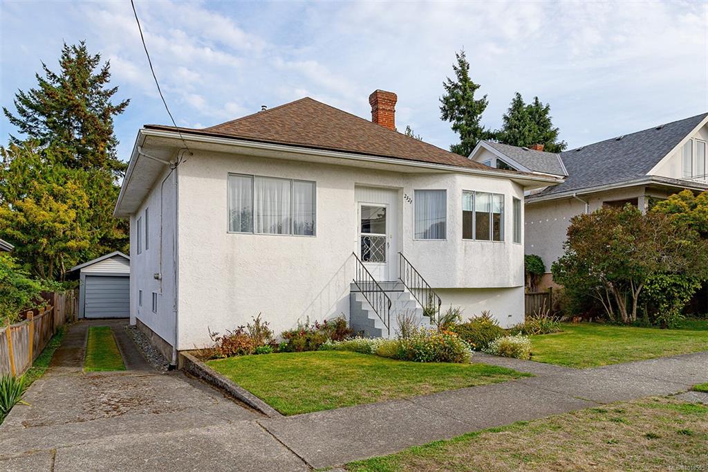 Third View of 2321 Shakespeare St, Victoria, BC, V8R 4G4