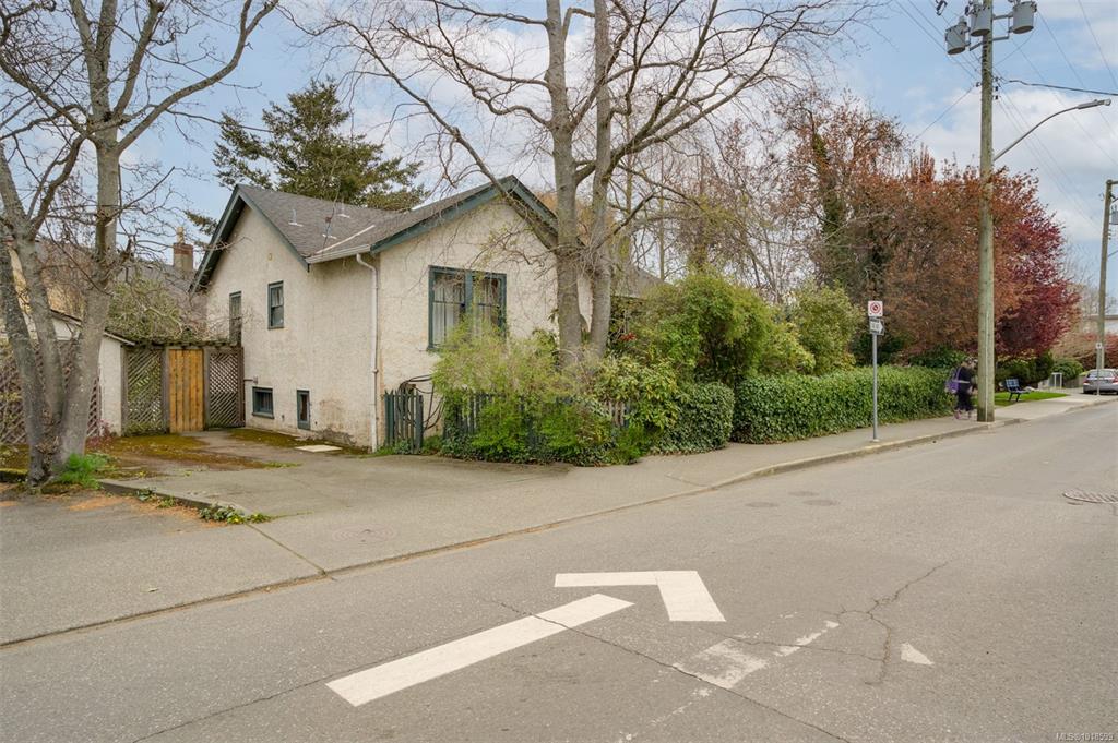 Third View of 516 Simcoe St, Victoria, BC, V8W 1L8