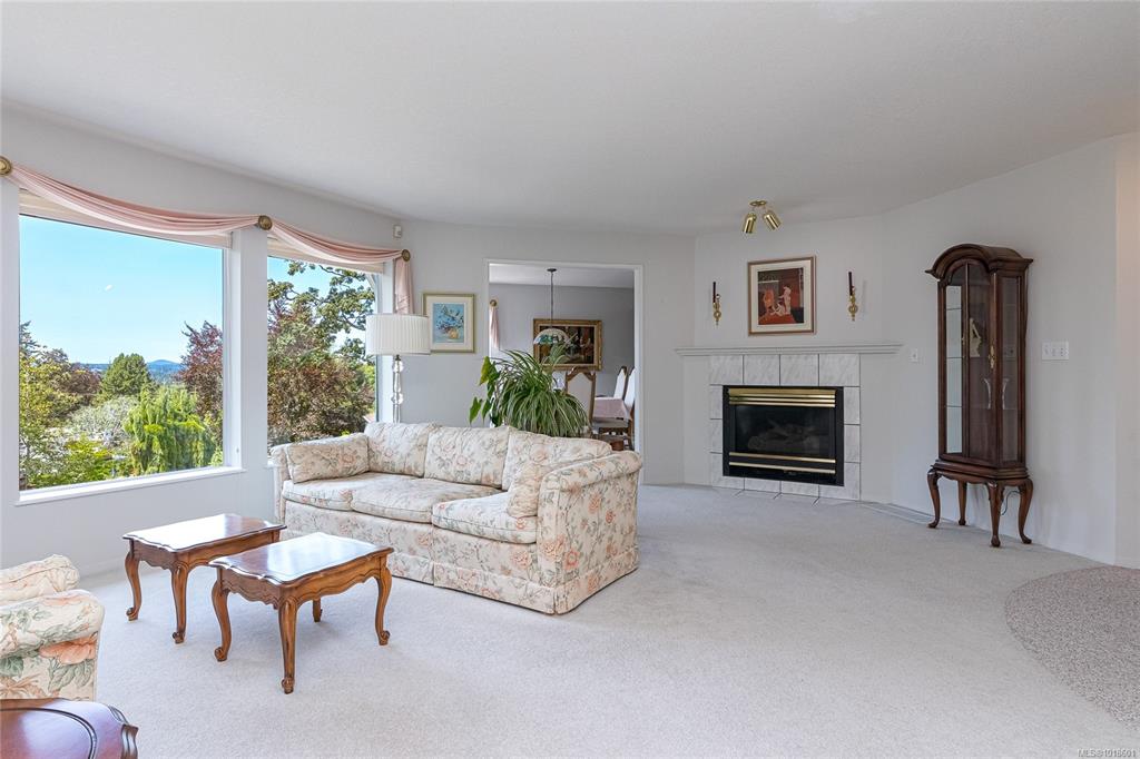 Fifth View of 3713 Pointer Pl, Saanich, BC, V8P 5S3