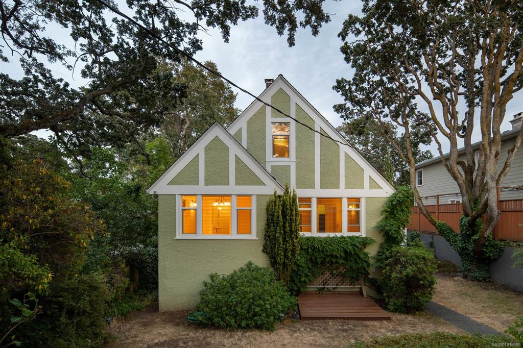 Second View of 1959 Hampshire Rd, Oak Bay, BC, V8R 5T9