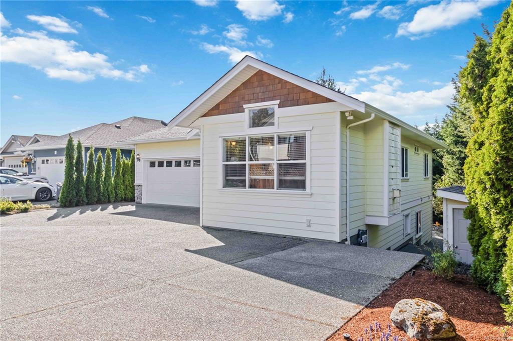 Fourth View of 808 Jagdeep Pl, Saanich, BC, V8X 2N3