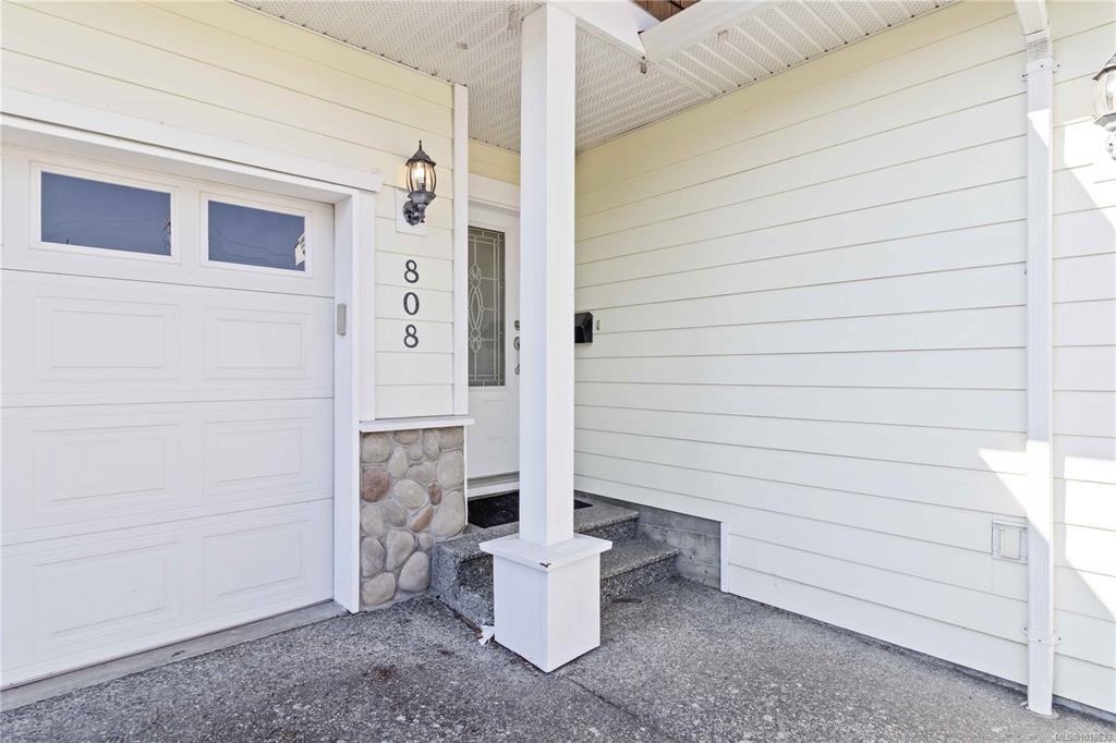 Fifth View of 808 Jagdeep Pl, Saanich, BC, V8X 2N3