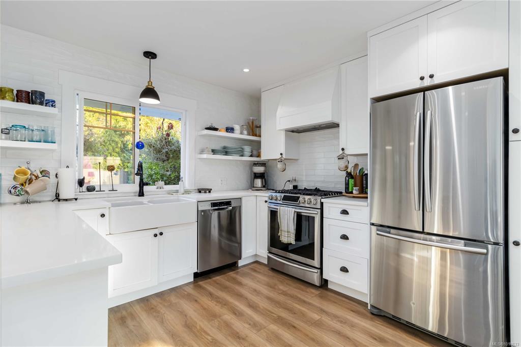 Fifth View of 2951 Dean Ave, Saanich, BC, V8R 4Y6