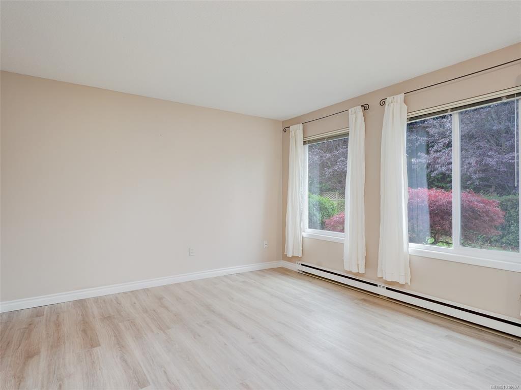 Fourth View of 1741 Mckenzie Ave, The Hearthstone, Saanich, BC, V8N 1A6