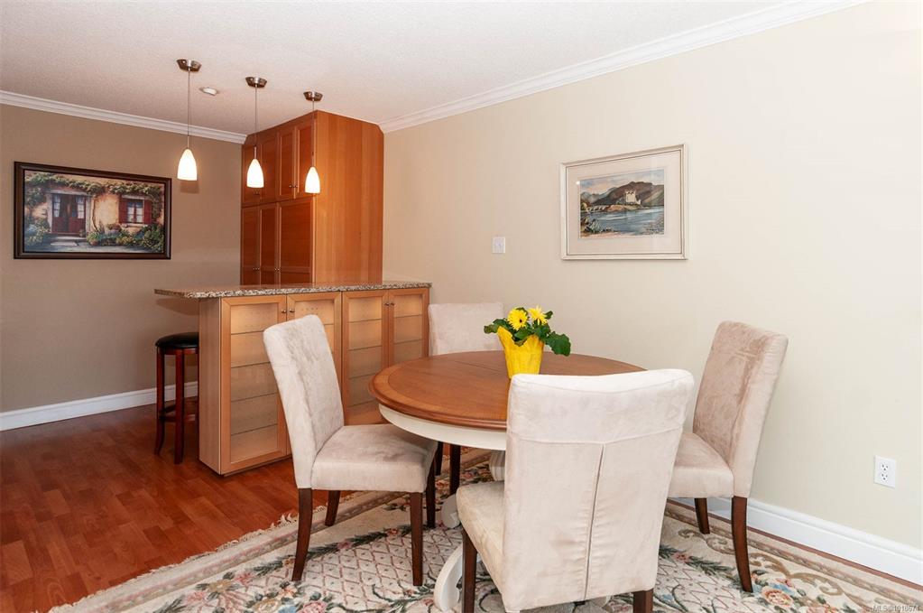 Fourth View of 1024 Fairfield Rd, The Westfield, Victoria, BC, V8V 3A5