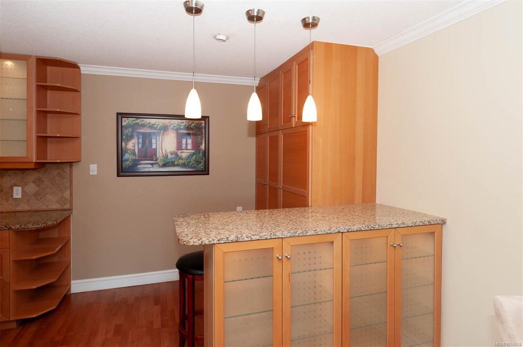 Fifth View of 1024 Fairfield Rd, The Westfield, Victoria, BC, V8V 3A5