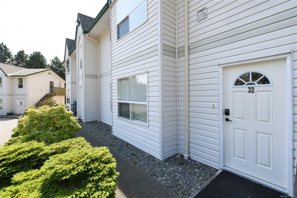 1535 Dingwall Rd, 1018691, BC,