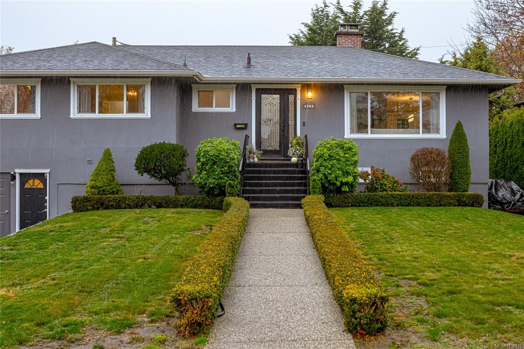 Third View of 1743 Townley St, Saanich, BC, V8R 3A6