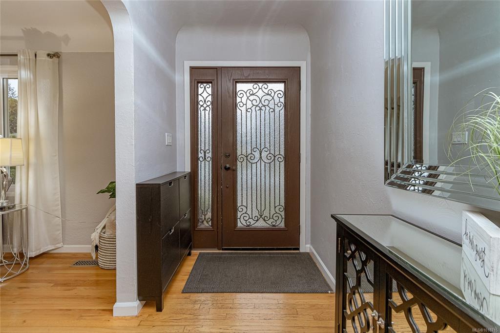 Fifth View of 1743 Townley St, Saanich, BC, V8R 3A6