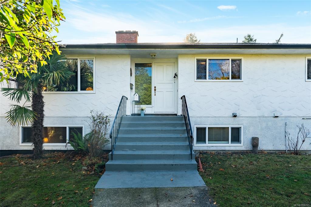 Fifth View of 1995 Fairfield Rd, Victoria, BC, V8S 1H5