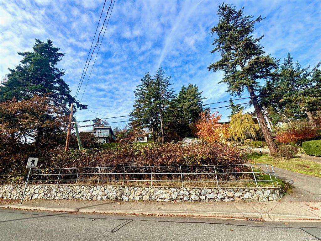 Second View of 3904 Wilkinson Rd, Saanich, BC, V8Z 5A2