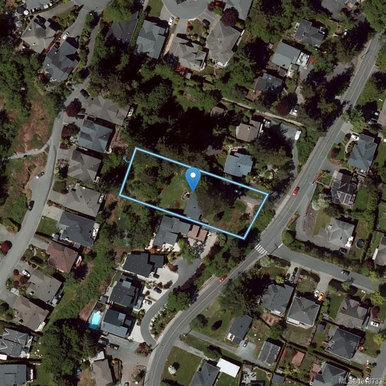 Third View of 3904 Wilkinson Rd, Saanich, BC, V8Z 5A2