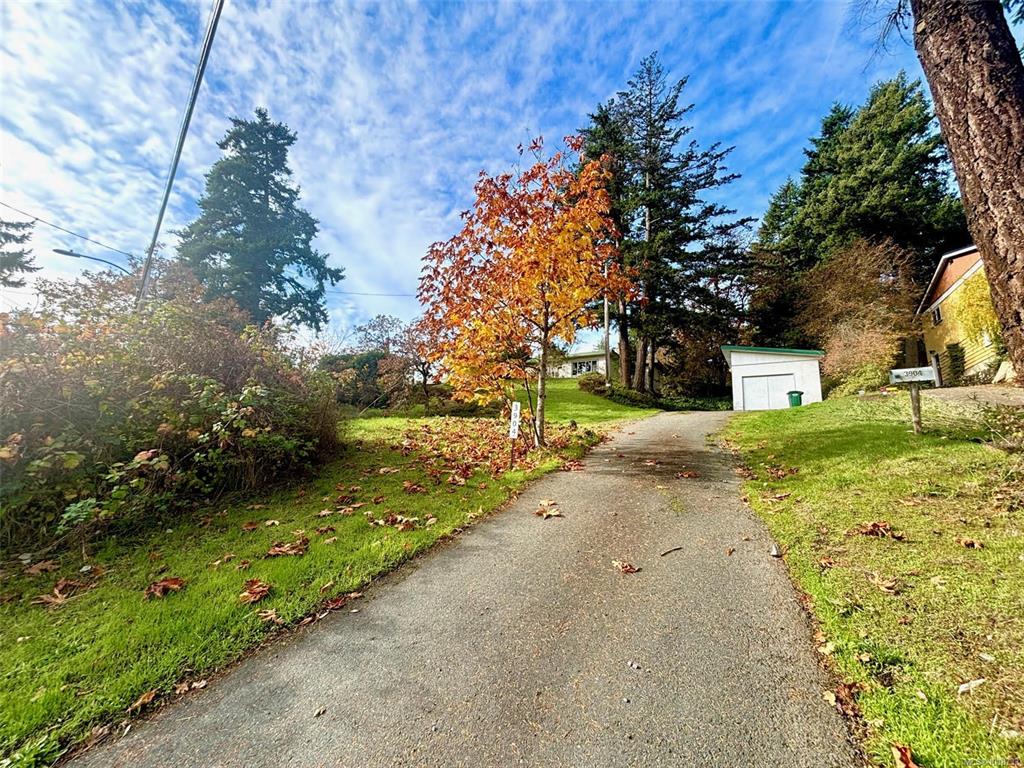 Fourth View of 3904 Wilkinson Rd, Saanich, BC, V8Z 5A2