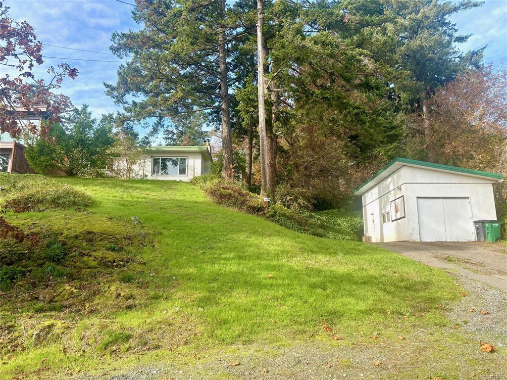 Fifth View of 3904 Wilkinson Rd, Saanich, BC, V8Z 5A2