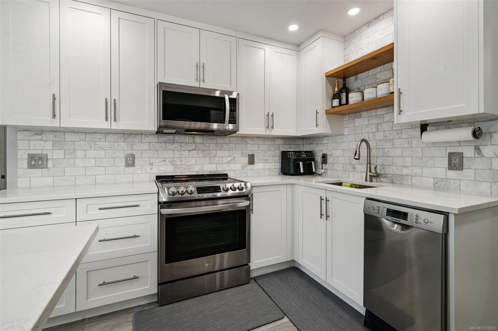 Second View of 450 Obed Ave, Saanich, BC, V9A 1K5