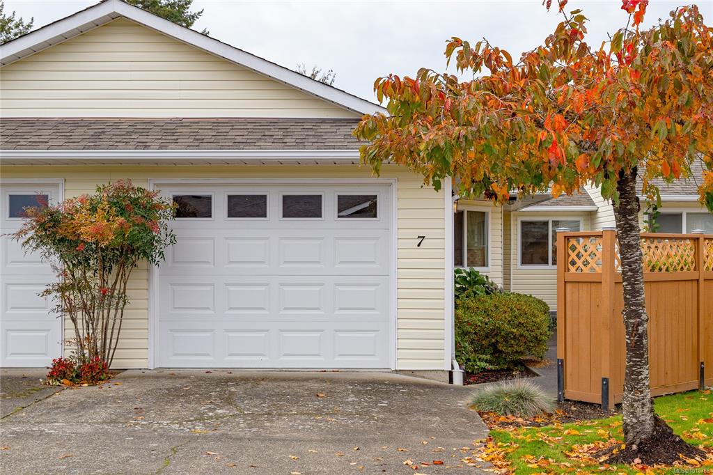 Second View of 4125 Interurban Rd, Oak Glen Estates, Saanich, BC, V8Z 4W8