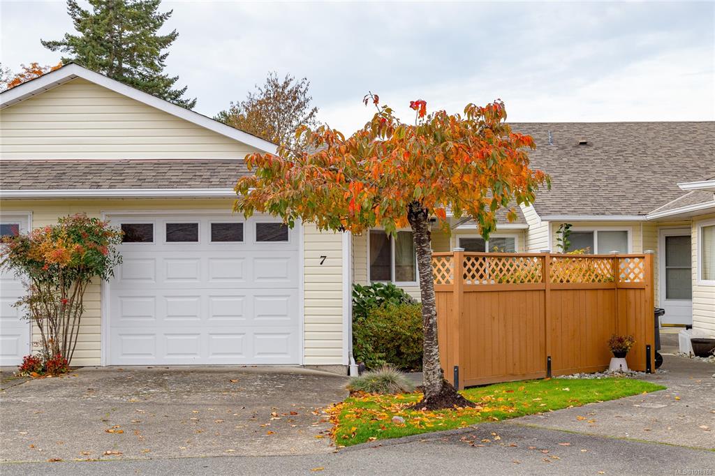 Third View of 4125 Interurban Rd, Oak Glen Estates, Saanich, BC, V8Z 4W8