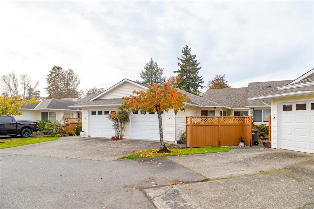 Fifth View of 4125 Interurban Rd, Oak Glen Estates, Saanich, BC, V8Z 4W8
