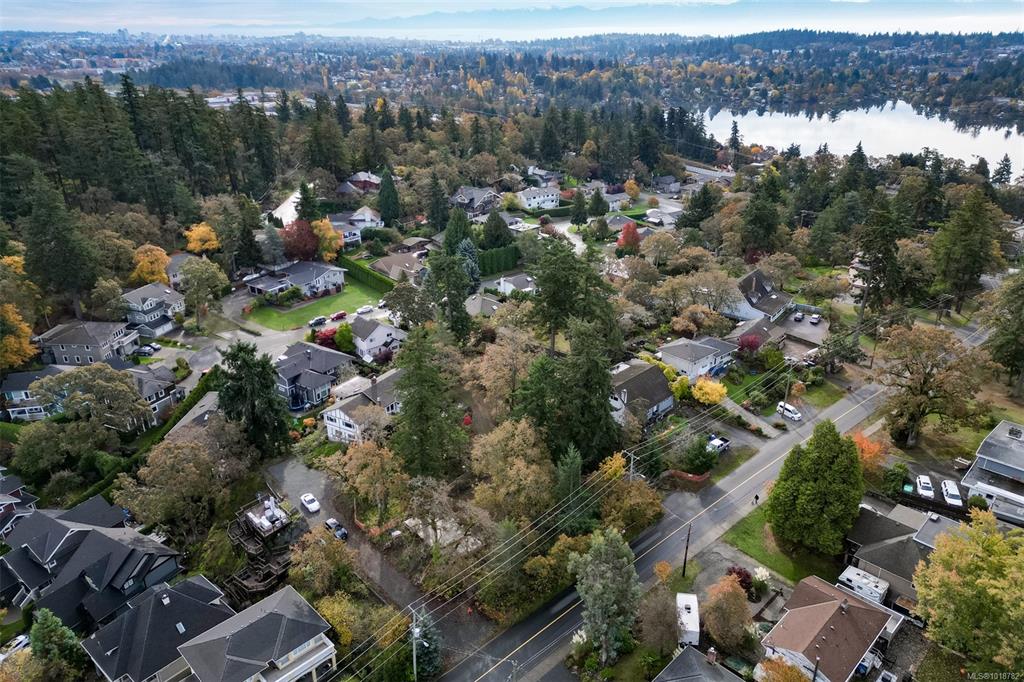 Fifth View of 3845 Wilkinson Rd, Saanich, BC, V8Z 5A3