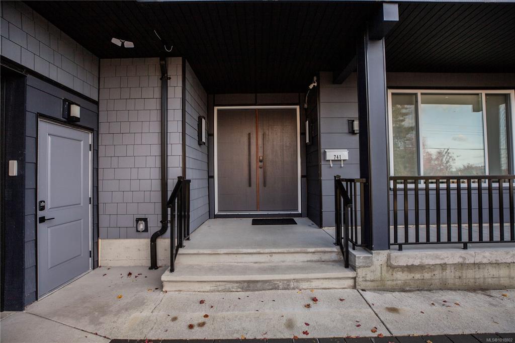 Third View of 741 Snowdrop Ave, Saanich, BC, V8Z 2N3