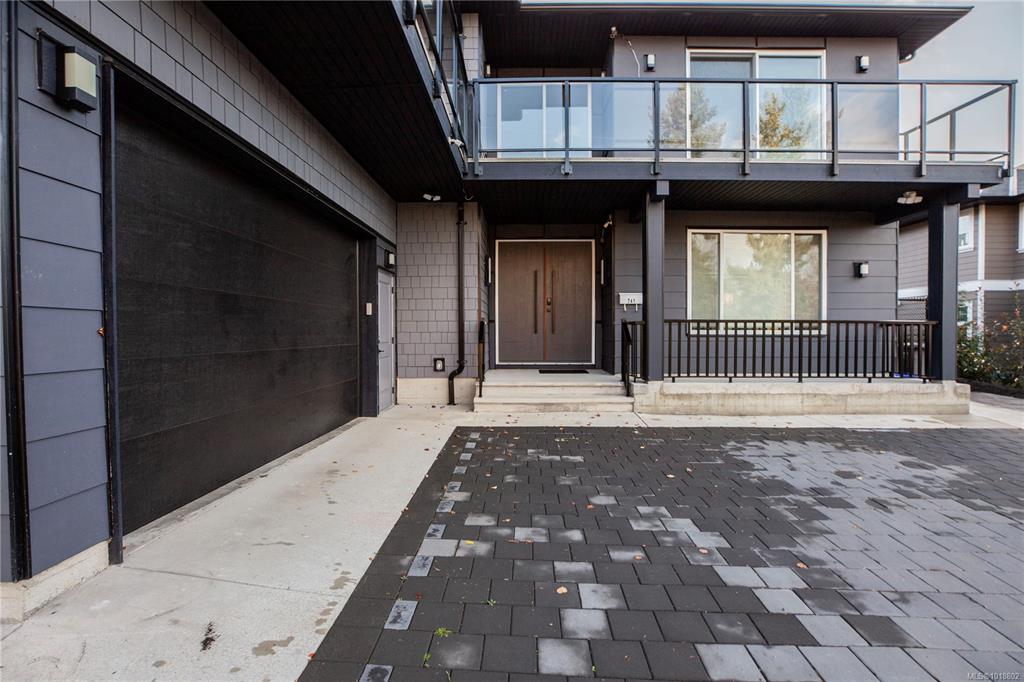 Fifth View of 741 Snowdrop Ave, Saanich, BC, V8Z 2N3