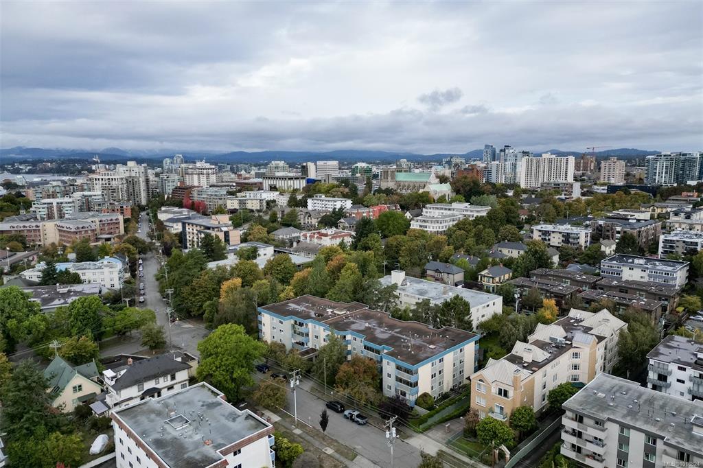 Third View of 1012 Collinson St, The Lexington, Victoria, BC, V8V 3C1